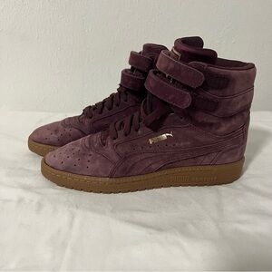 Puma Women’ Size 7.5 Sky II Hi Women Round Toe Suede Purple Sneakers Gold Logo